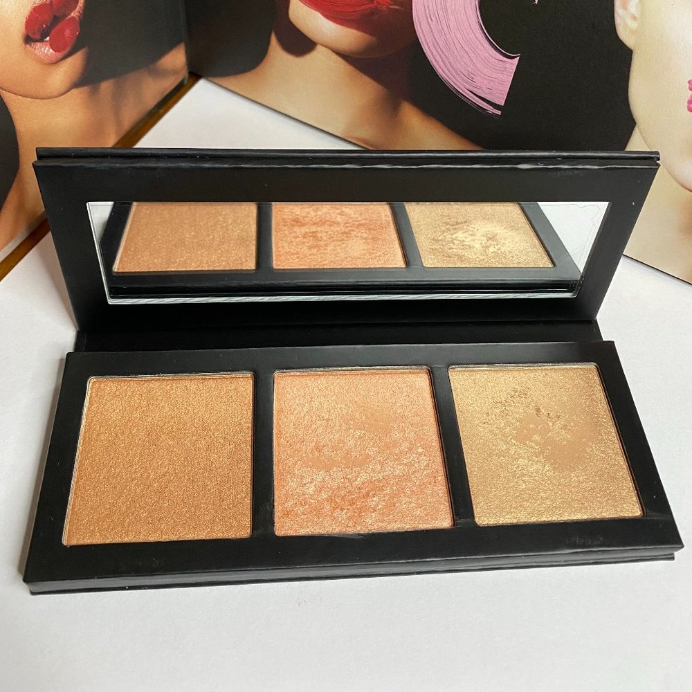 Discontinued MAC Hyper Real Glow Palette in Shimmy Peach